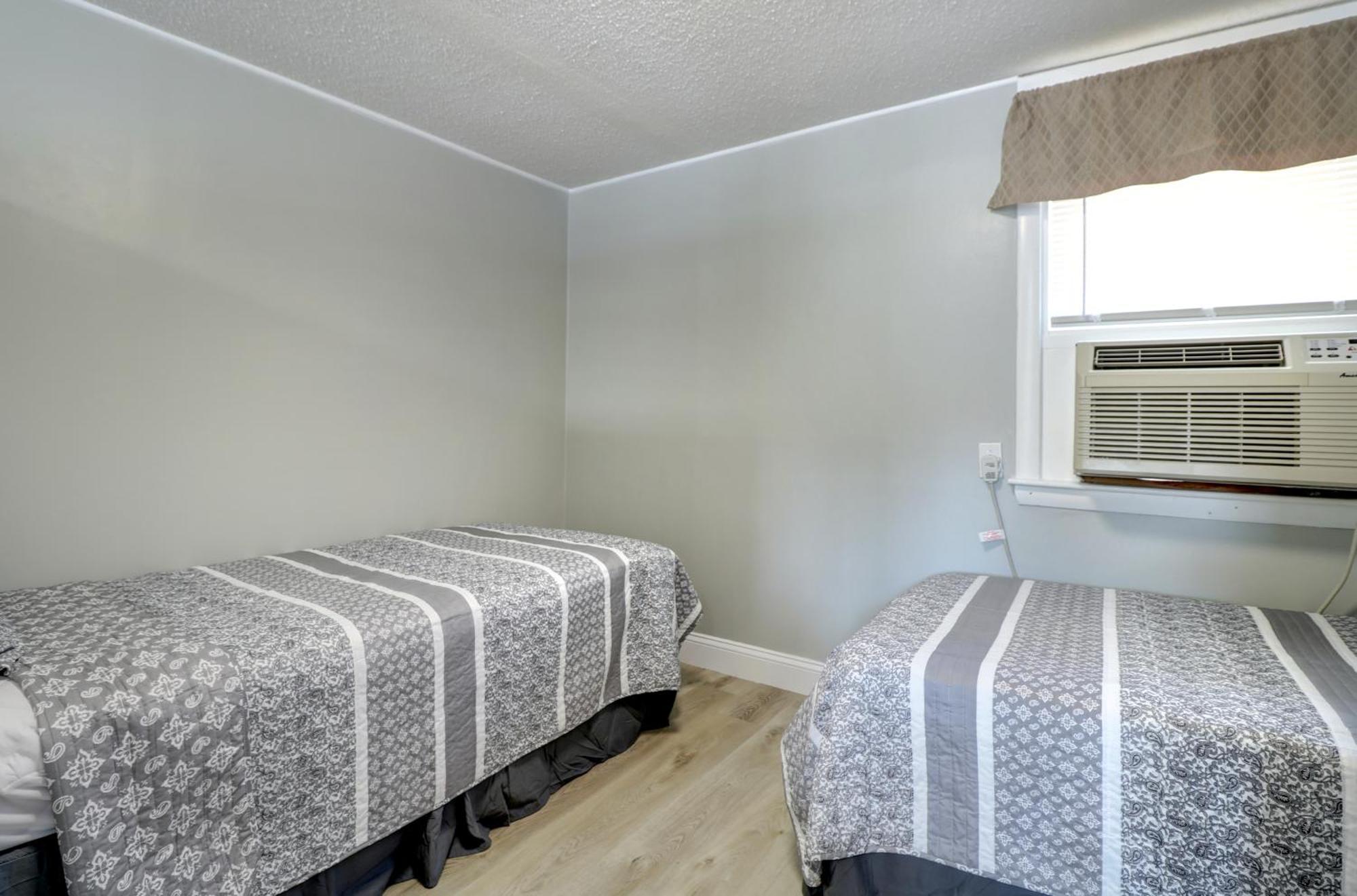 Windrift Motel Уест Ярмут Екстериор снимка