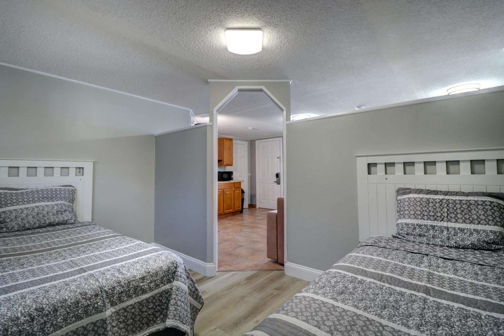 Windrift Motel Уест Ярмут Екстериор снимка