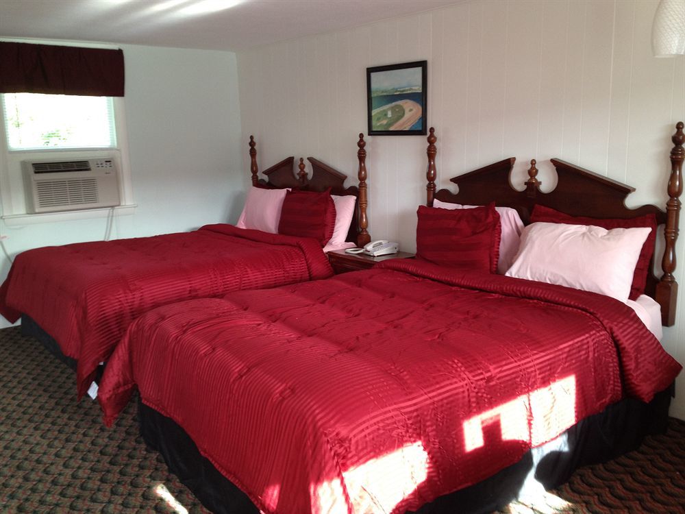 Windrift Motel Уест Ярмут Екстериор снимка